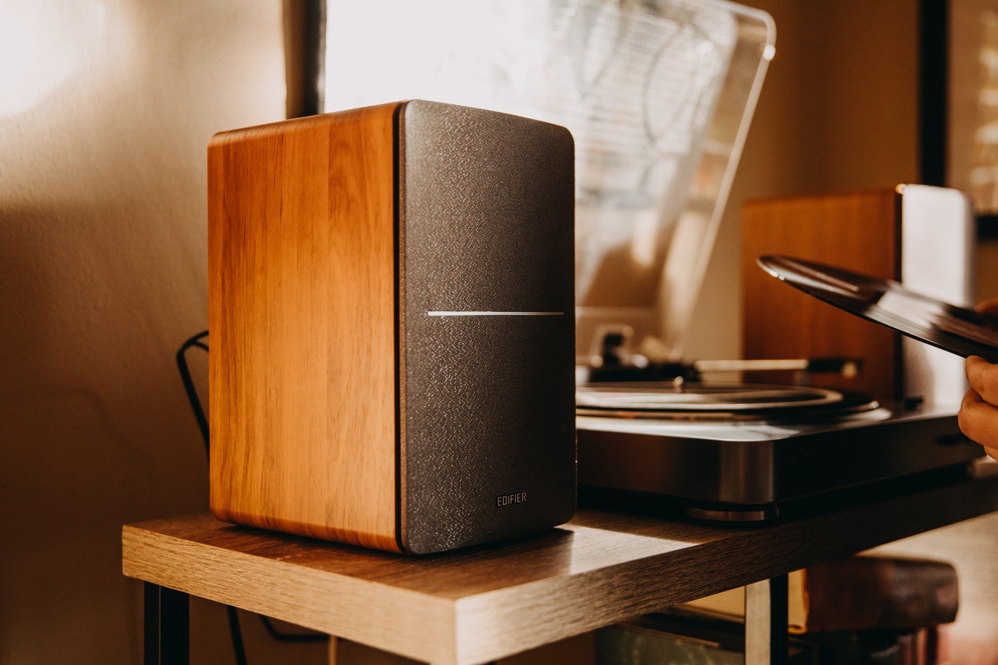 Edifier R1280DB - Powerful Bookshelf Speakers(white silver)