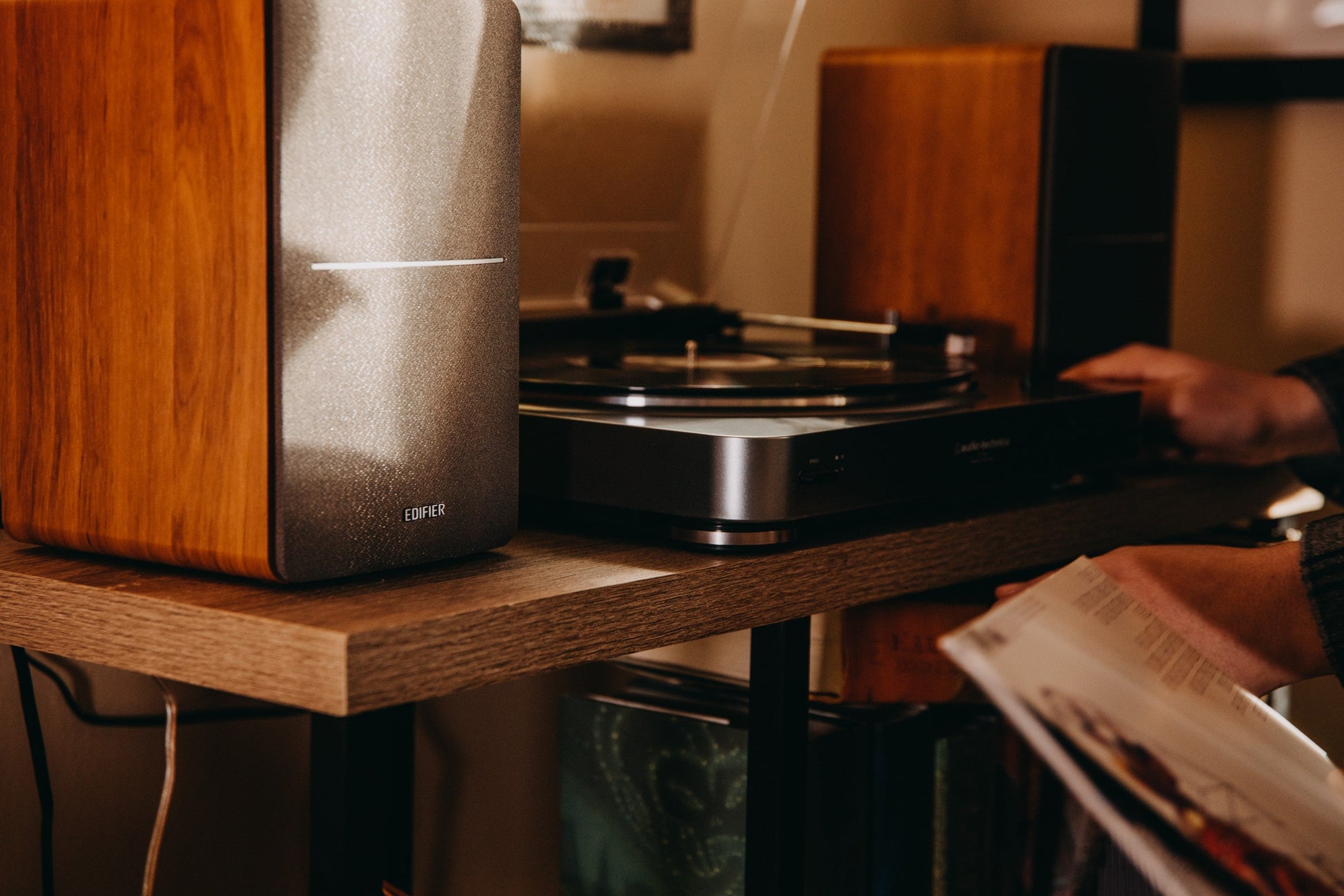 Edifier R1280DB - Powerful Bookshelf Speakers(white silver)